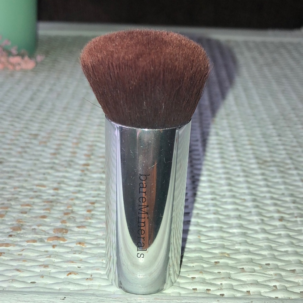 BareMinerals seamless buffing brush